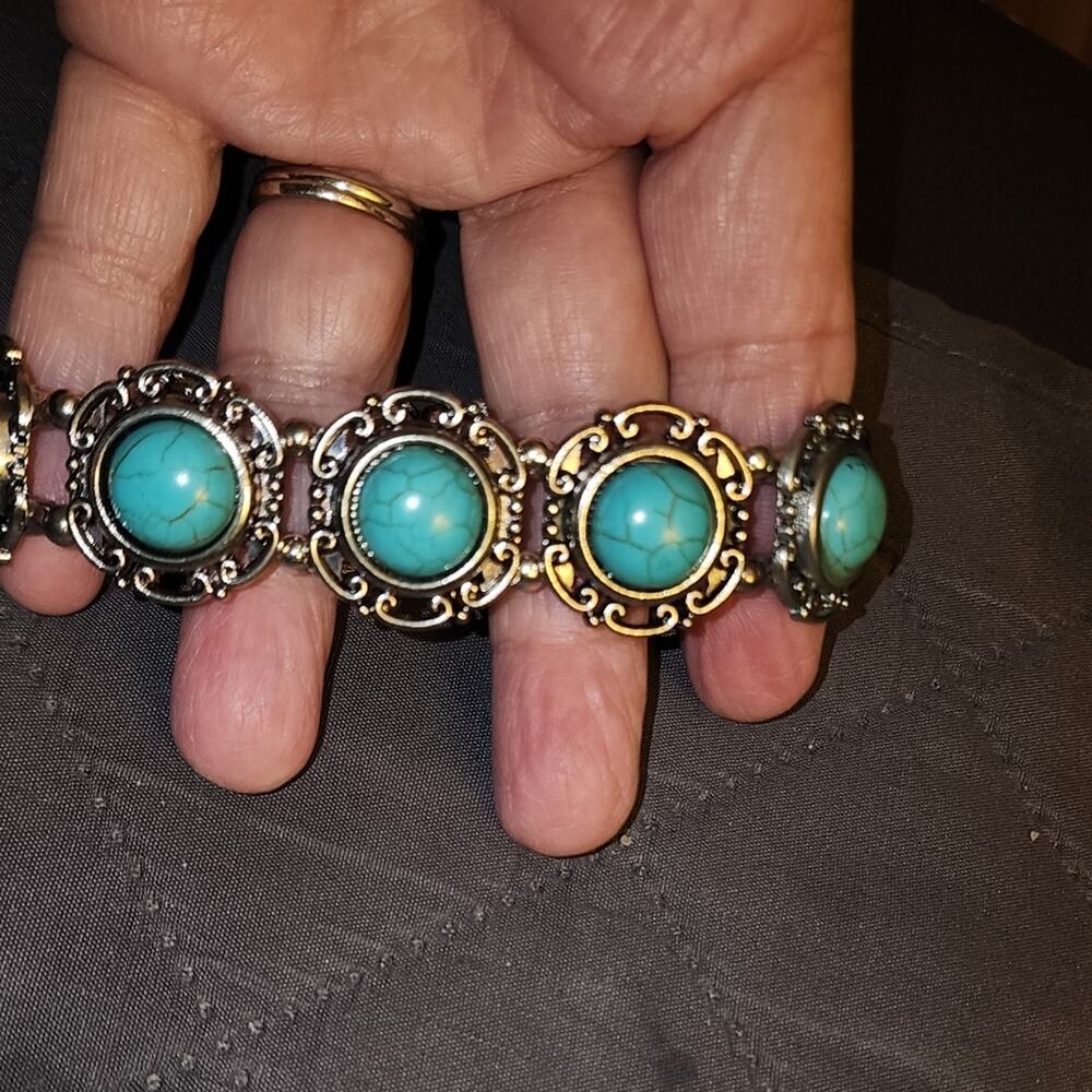 JR DESIGNS TURQUOISE COLOR  EUC silver COLOR BRACELET - Picture 4 of 4